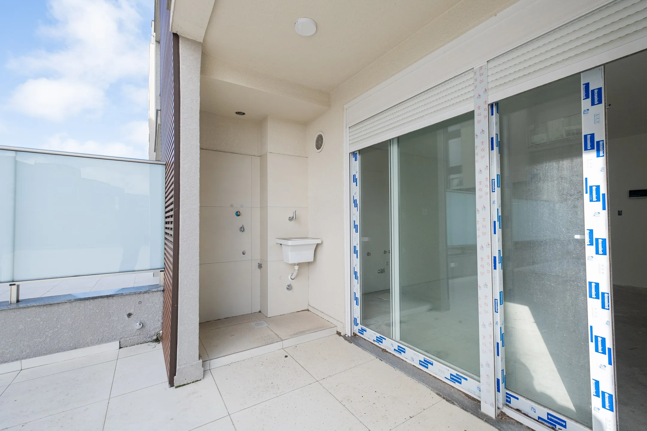 Apartamento garden à venda no Amália, Três Vendas - 75 m², 3 quartos (sendo 1 suíte), sol da manhã, churrasqueira e 2 vagas cobertas. - 12