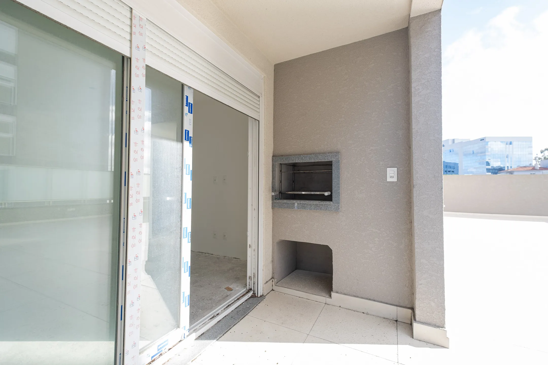 Apartamento garden à venda no Amália, Três Vendas - 75 m², 3 quartos (sendo 1 suíte), sol da manhã, churrasqueira e 2 vagas cobertas. - 13