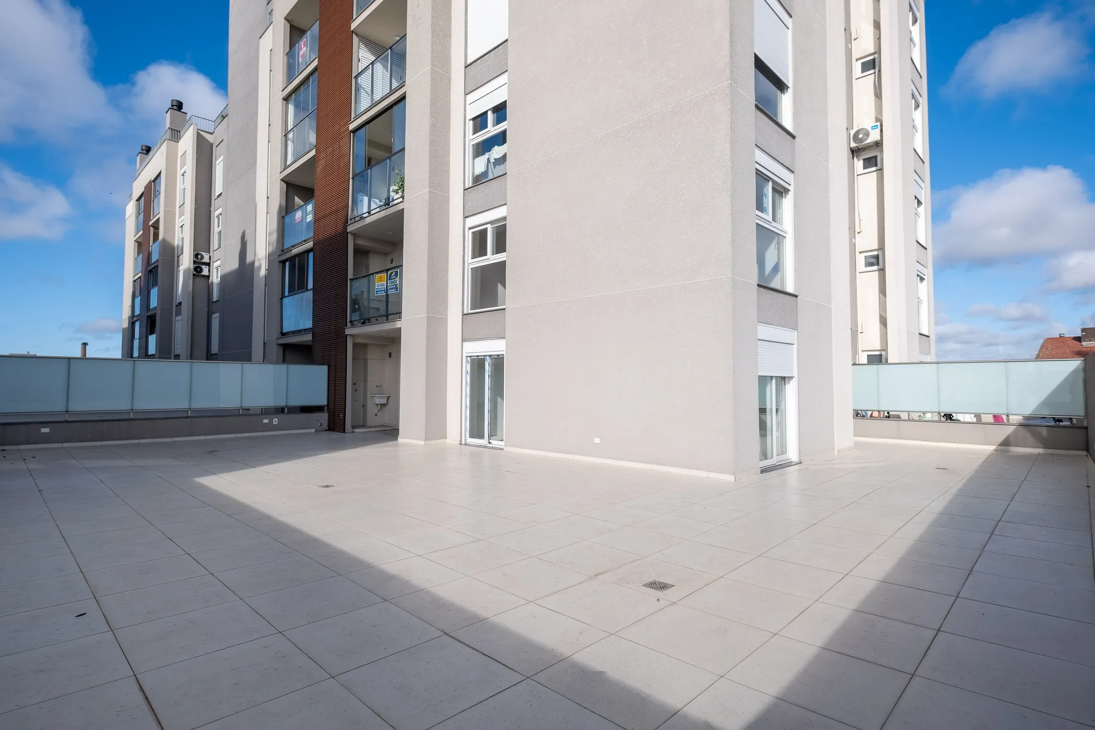 Apartamento garden à venda no Amália, Três Vendas - 75 m², 3 quartos (sendo 1 suíte), sol da manhã, churrasqueira e 2 vagas cobertas. - 15