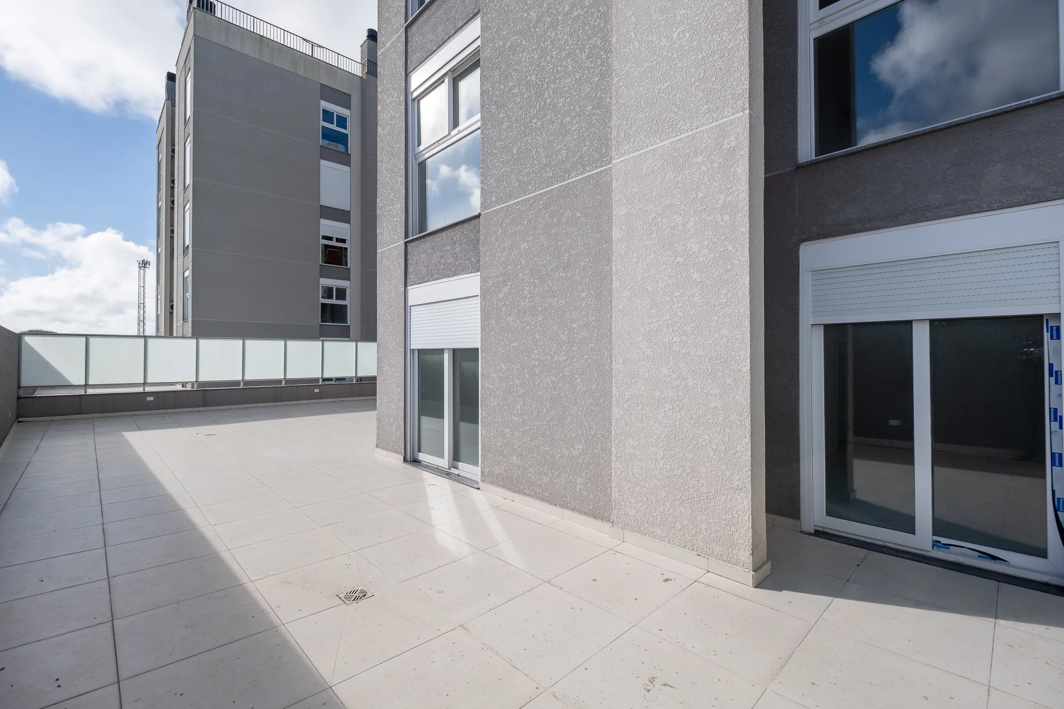 Apartamento garden à venda no Amália, Três Vendas - 75 m², 3 quartos (sendo 1 suíte), sol da manhã, churrasqueira e 2 vagas cobertas. - 16