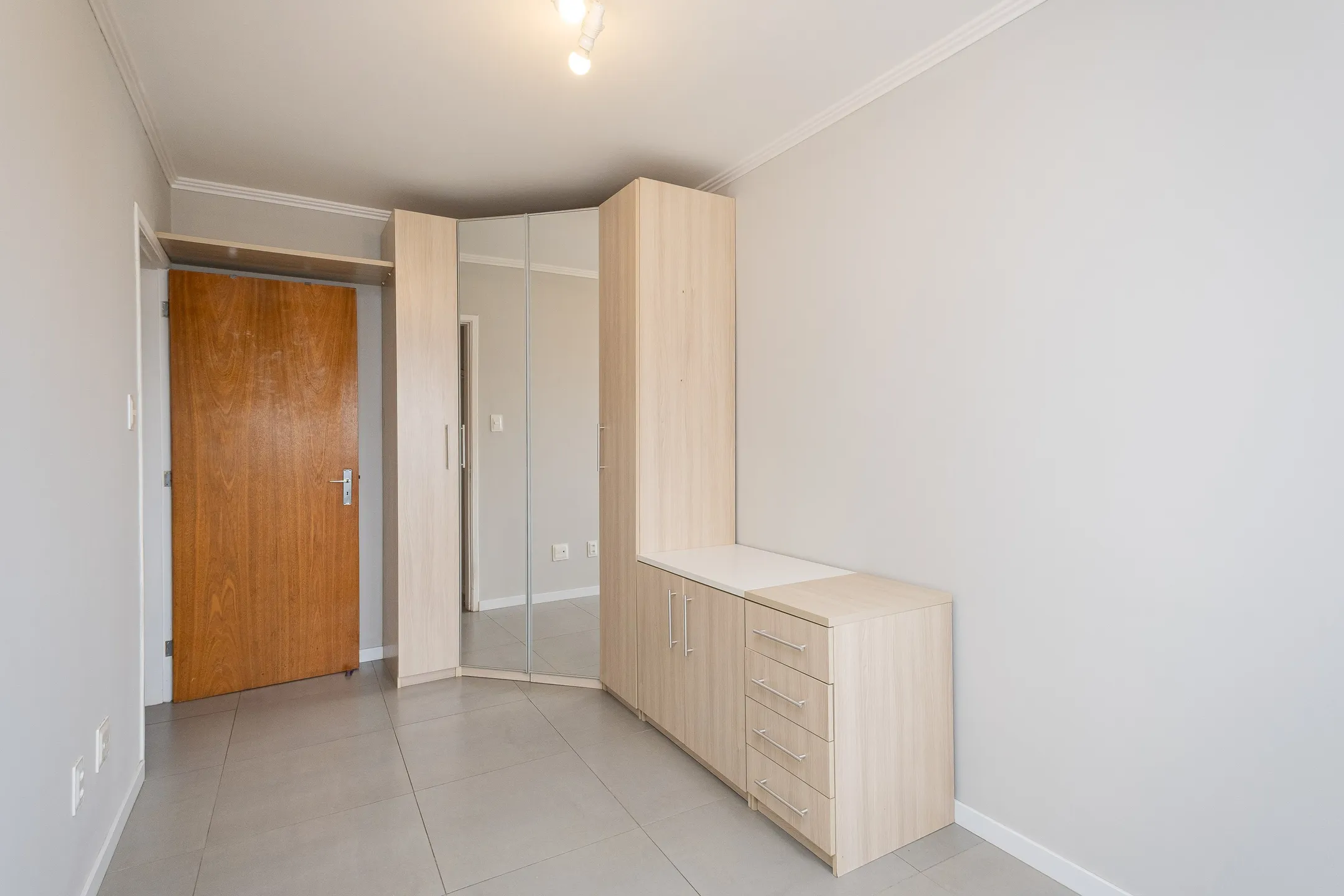 Apartamento mobiliado para locação na Rua Argolo, Centro de Pelotas, com 2 quartos, vaga de garagem e pronto para morar. - 10