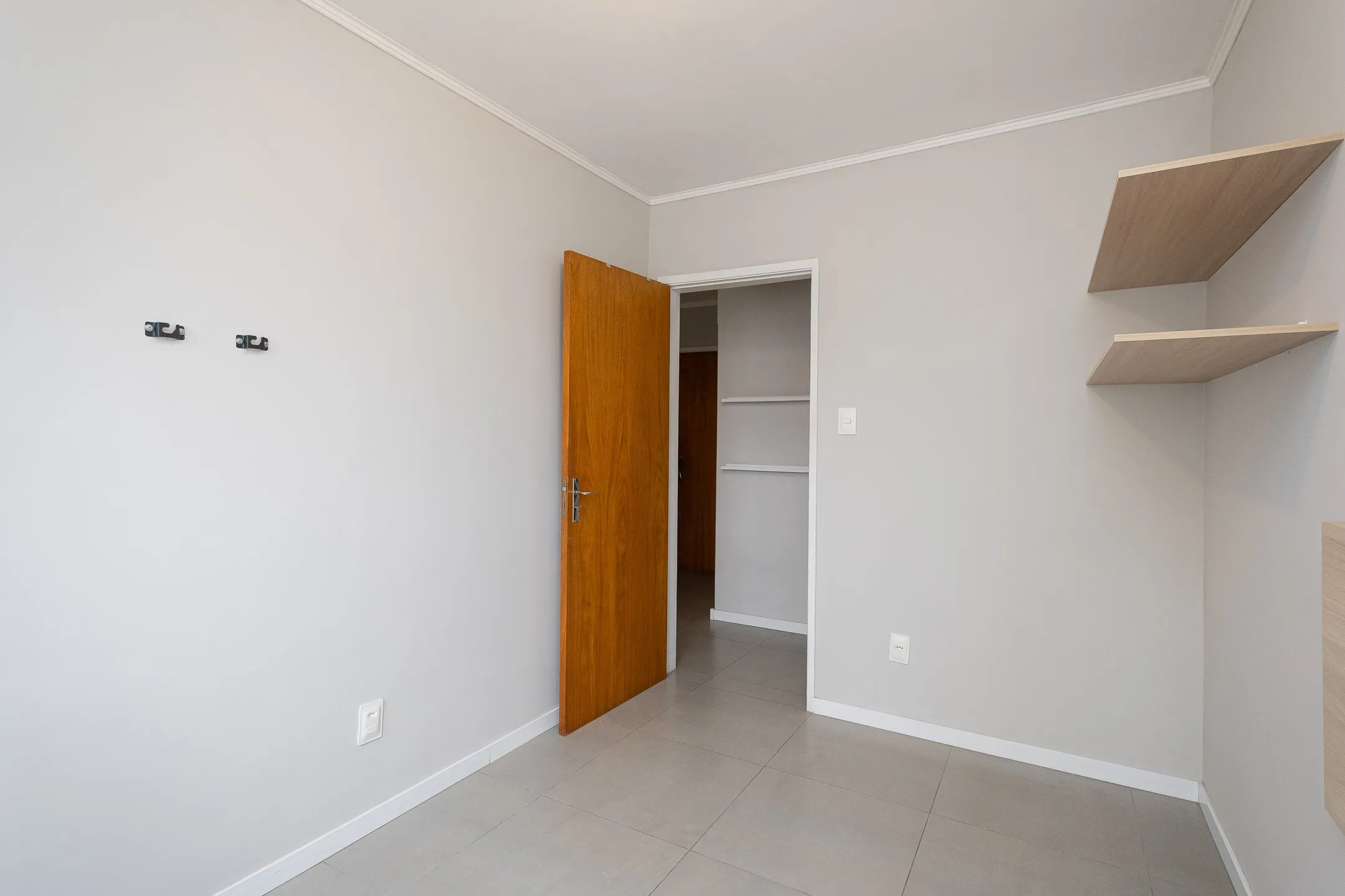 Apartamento mobiliado para locação na Rua Argolo, Centro de Pelotas, com 2 quartos, vaga de garagem e pronto para morar. - 8