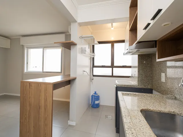 Apartamento 2 quartos e 1 banheiro, para alugar, no bairro Centro em Pelotas