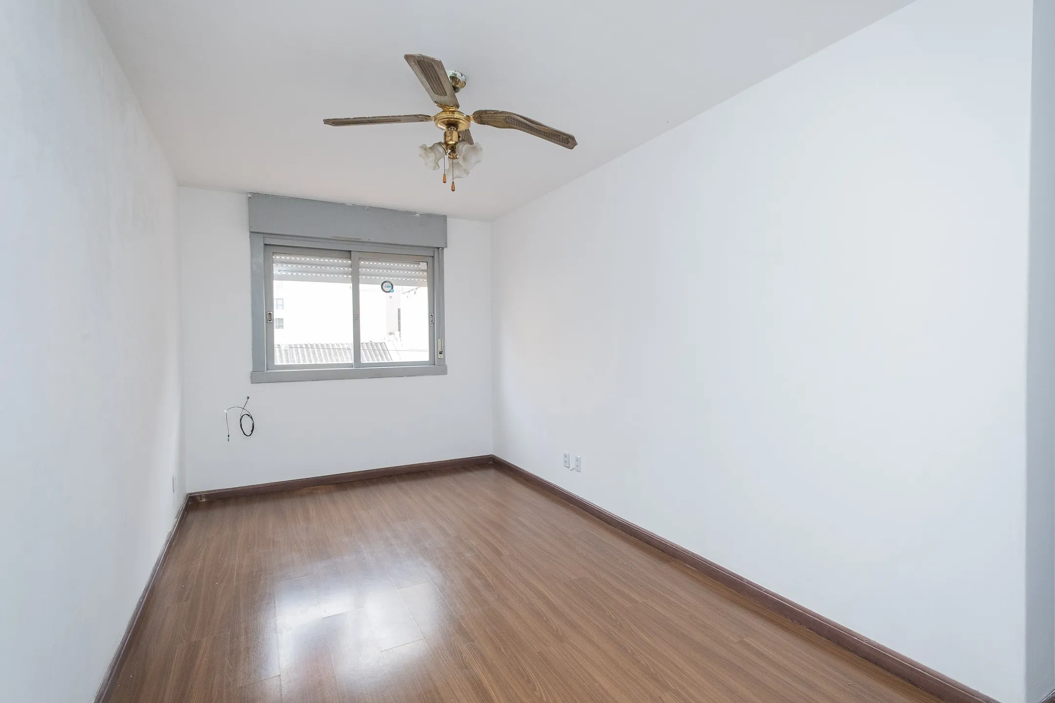 Apartamento para locação no Edifício Timbaúva com 1 quarto, ambientes aconchegantes e excelente localização no Centro de Pelotas.