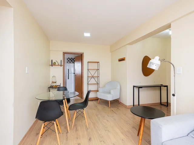 Apartamento 2 quartos e 1 banheiro, para alugar, no bairro Centro em Pelotas