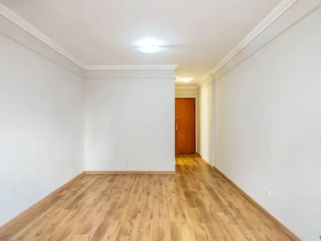 Apartamento 2 quartos e 1 banheiro, para alugar, no bairro Água Verde em Curitiba