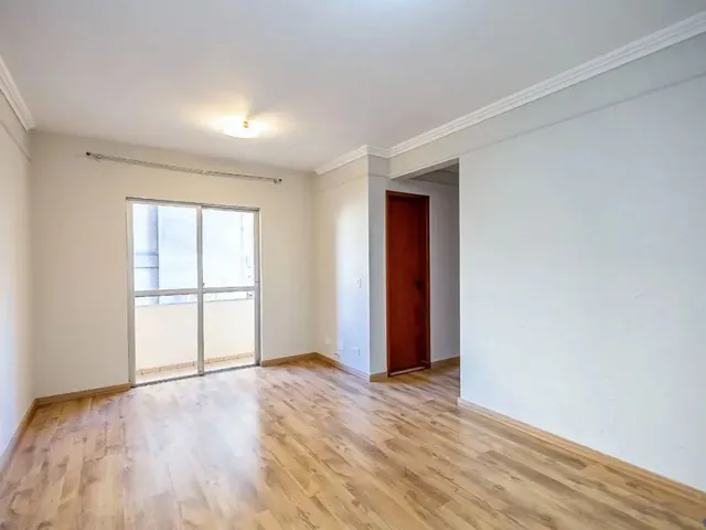 Apartamento 2 quartos e 1 banheiro, para alugar, no bairro Água Verde em Curitiba