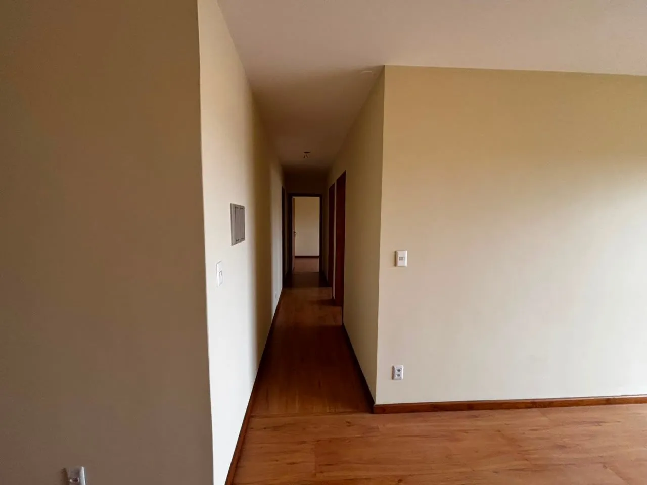 Apartamento à venda no Ary Signorini, Centro - 123 m², 3 quartos (sendo 1 suíte), sacada com sol da tarde e condomínio com elevador. - 9