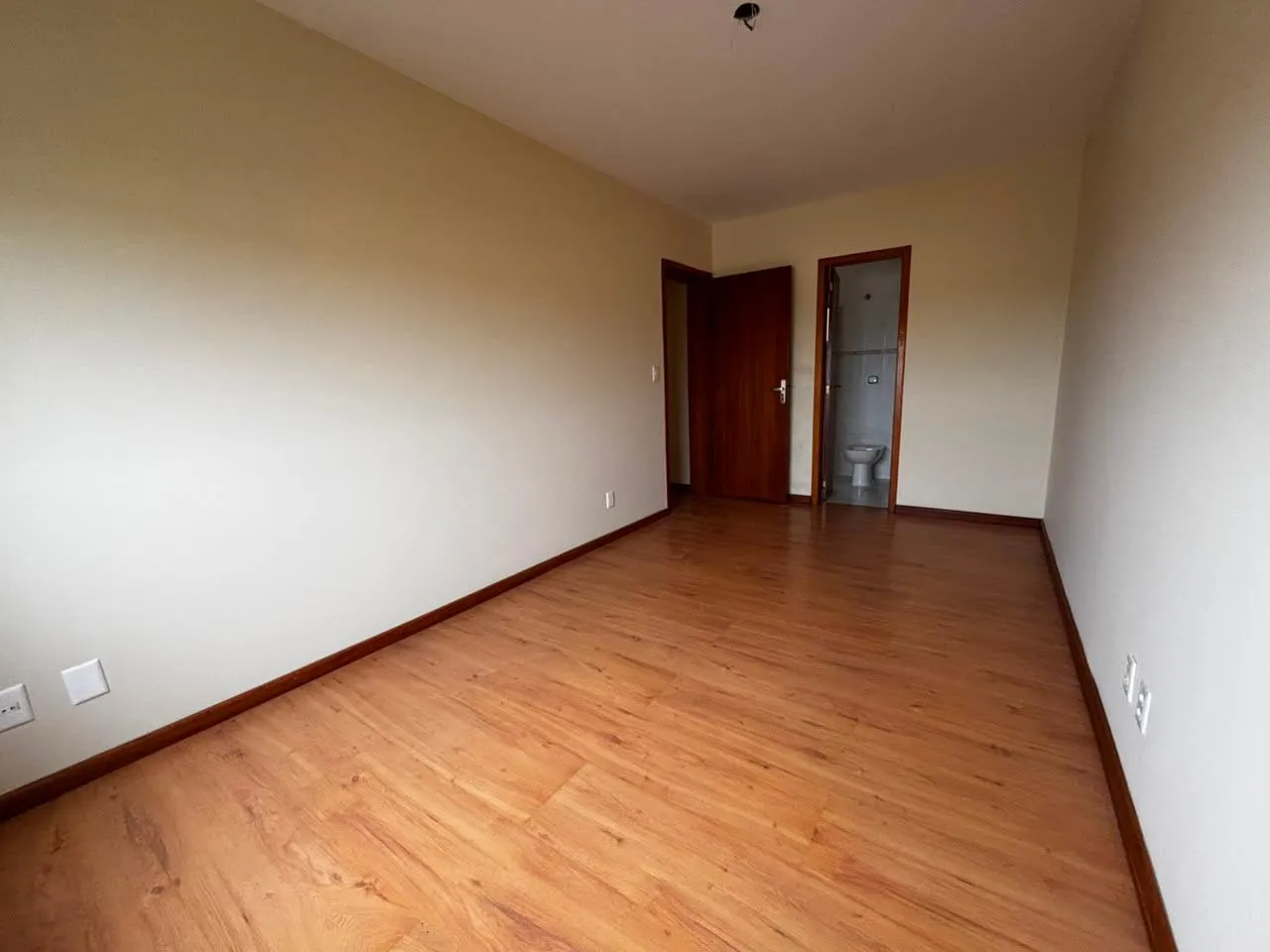 Apartamento à venda no Ary Signorini, Centro - 123 m², 3 quartos (sendo 1 suíte), sacada com sol da tarde e condomínio com elevador. - 13