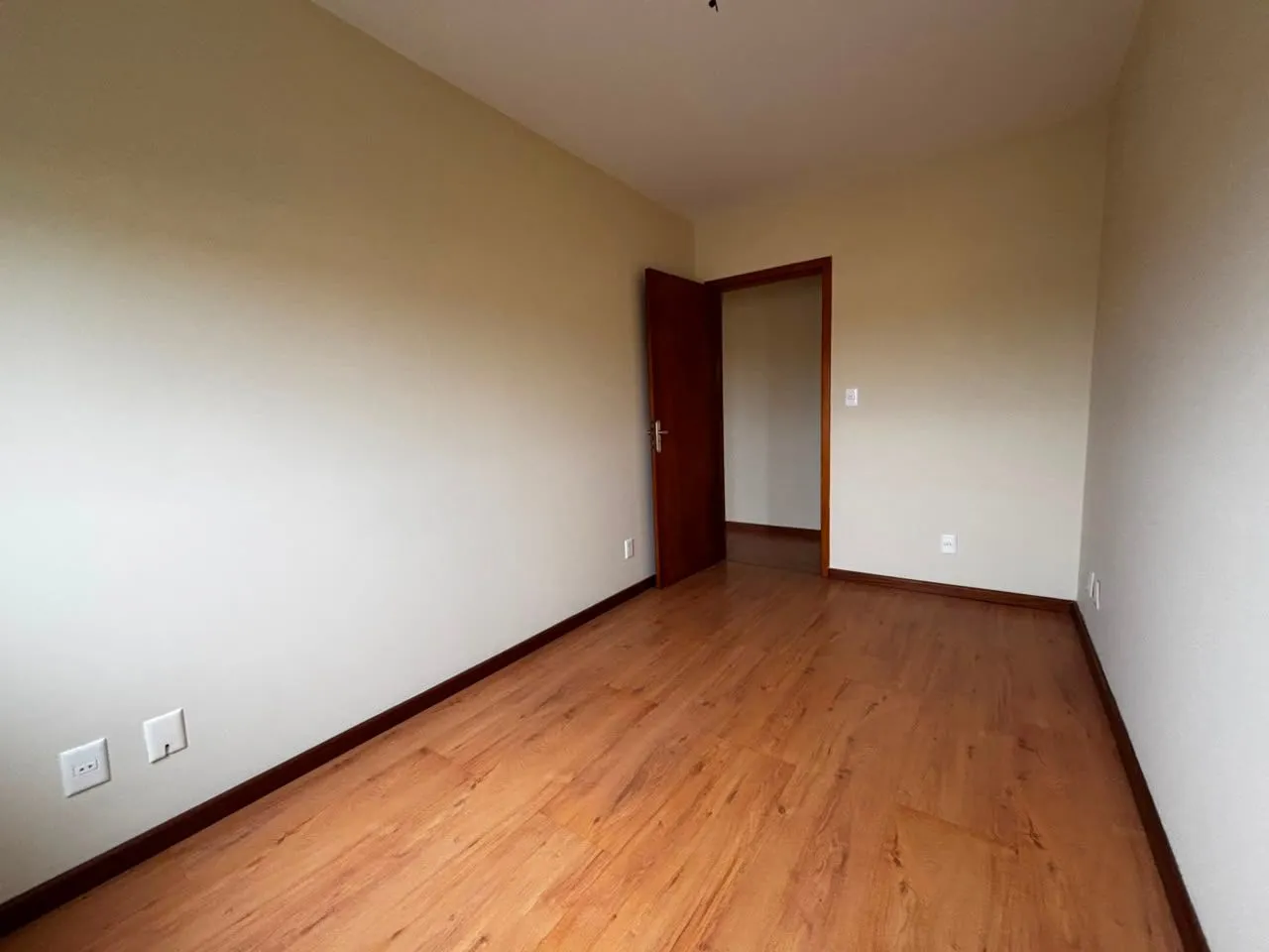 Apartamento à venda no Ary Signorini, Centro - 123 m², 3 quartos (sendo 1 suíte), sacada com sol da tarde e condomínio com elevador. - 12