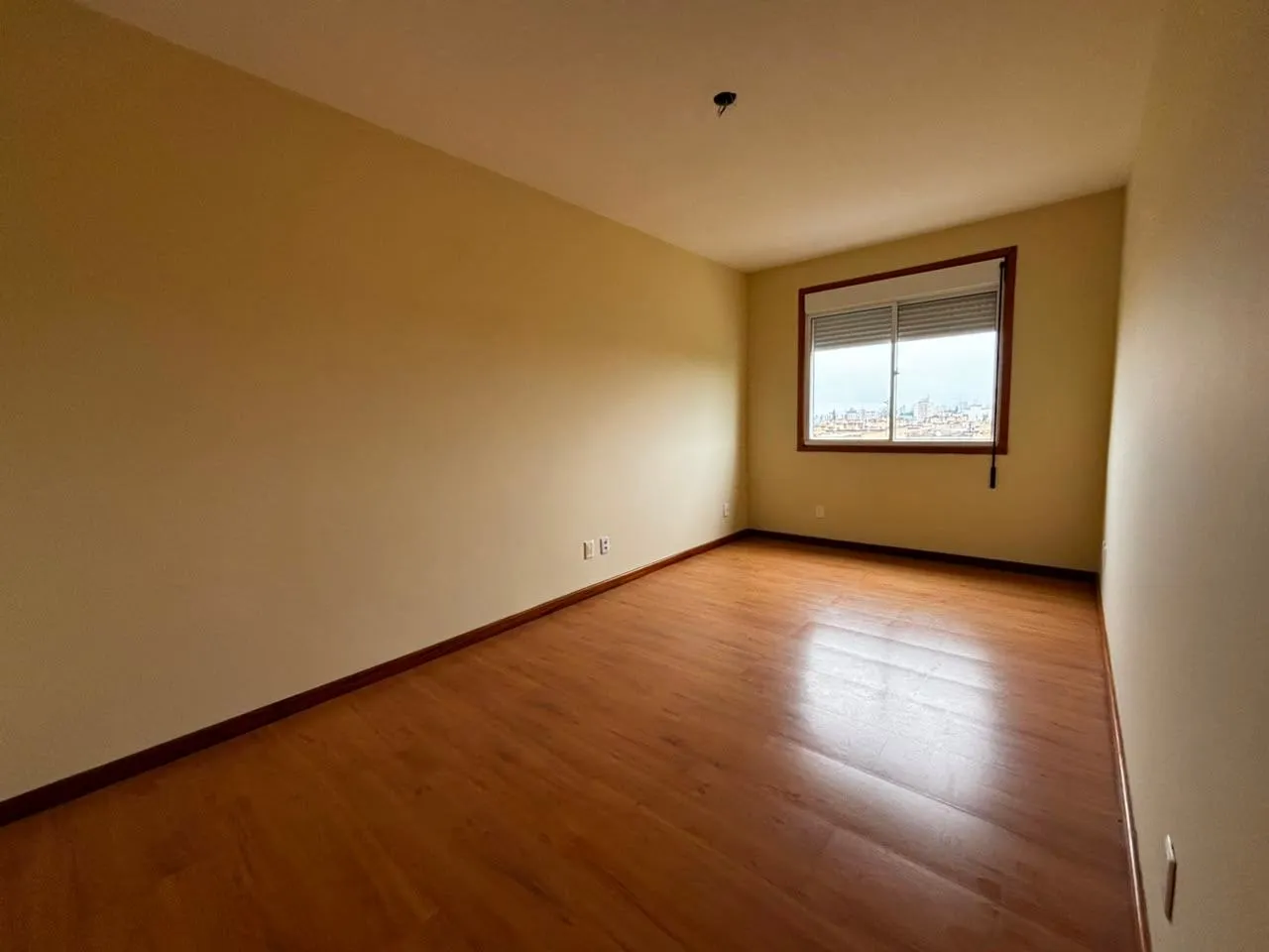 Apartamento à venda no Ary Signorini, Centro - 123 m², 3 quartos (sendo 1 suíte), sacada com sol da tarde e condomínio com elevador. - 10