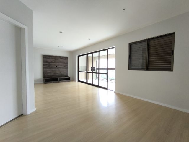 Apartamento com 194m² 3 quartos e 3 banheiros, para alugar, no bairro Gleba Palhano em Londrina