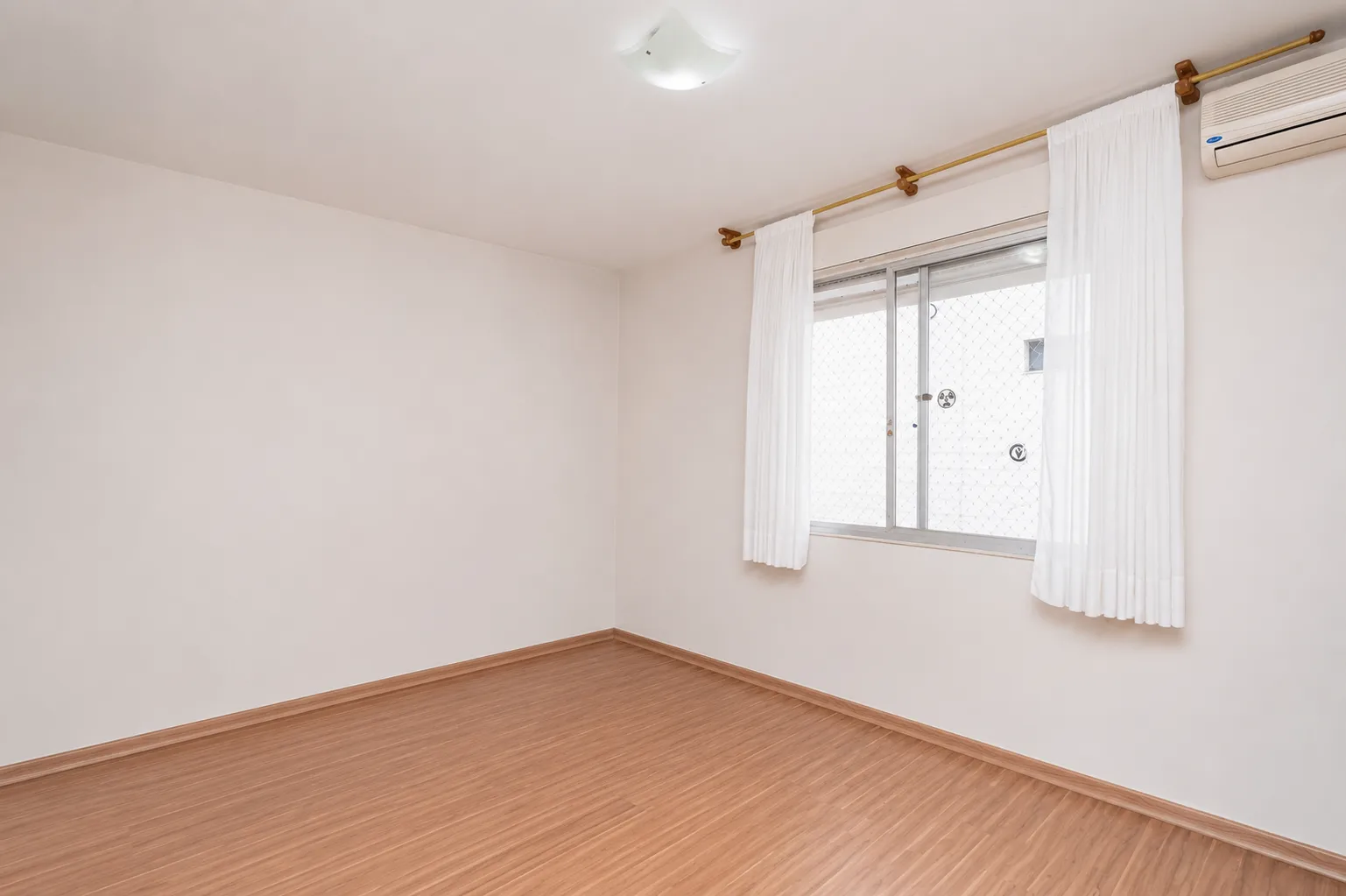 Apartamento à venda na Av. Dom Joaquim, Zona Norte - 113 m², 3 quartos, lareira e orientação norte/oeste. - 7