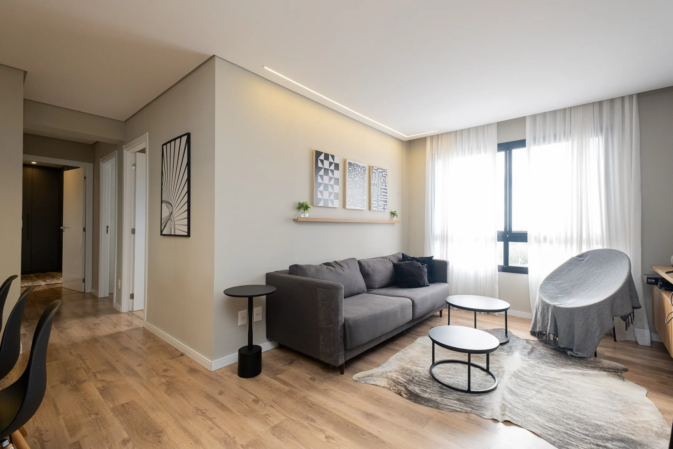Apartamento mobiliado à venda no Canto, Parque Una - 74 m², 3 quartos (sendo 1 suíte), sofisticação em cada detalhe, com churrasqueira e vaga dupla.