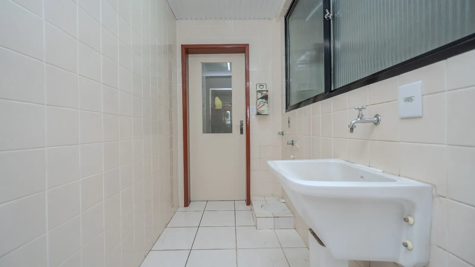 Apartamento semimobiliado à venda no Ed. Visconde Magalhães, Centro - 178 m², 3 quartos (sendo 1 suíte), churrasqueira e vaga coberta. - 13