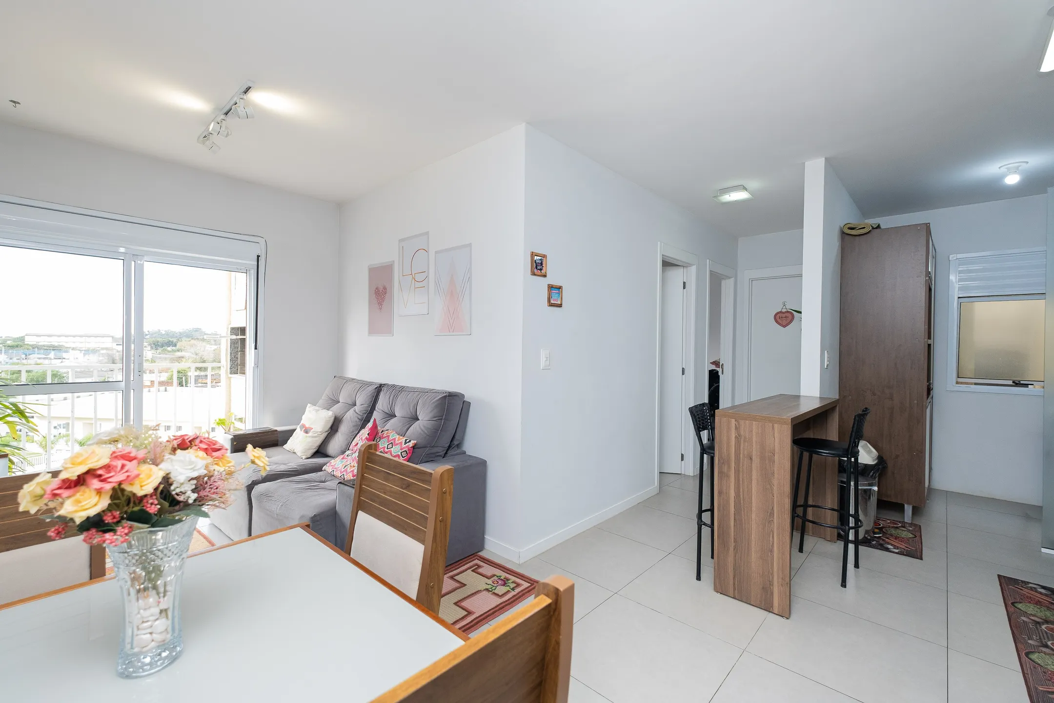 Apartamento à venda no Acqua Dunas, Areal - 50 m², 2 quartos, climatizado (com 2 ares-condicionados), sacada com churrasqueira e face leste.