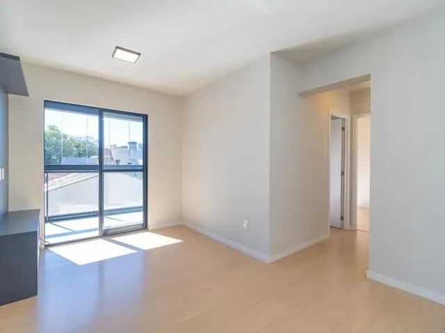 Apartamento 2 quartos e 1 banheiro, para alugar, no bairro Campo Comprido em Curitiba