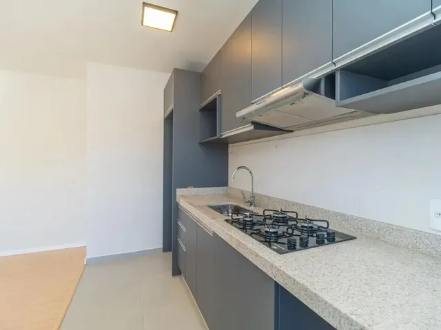 Apartamento 2 quartos e 1 banheiro, para alugar, no bairro Campo Comprido em Curitiba