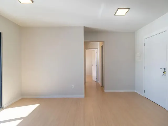 Apartamento 2 quartos e 1 banheiro, para alugar, no bairro Campo Comprido em Curitiba