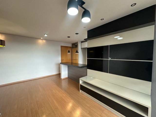 Apartamento com 104m² 3 quartos e 2 banheiros, para alugar, no bairro Santa Rosa em Londrina
