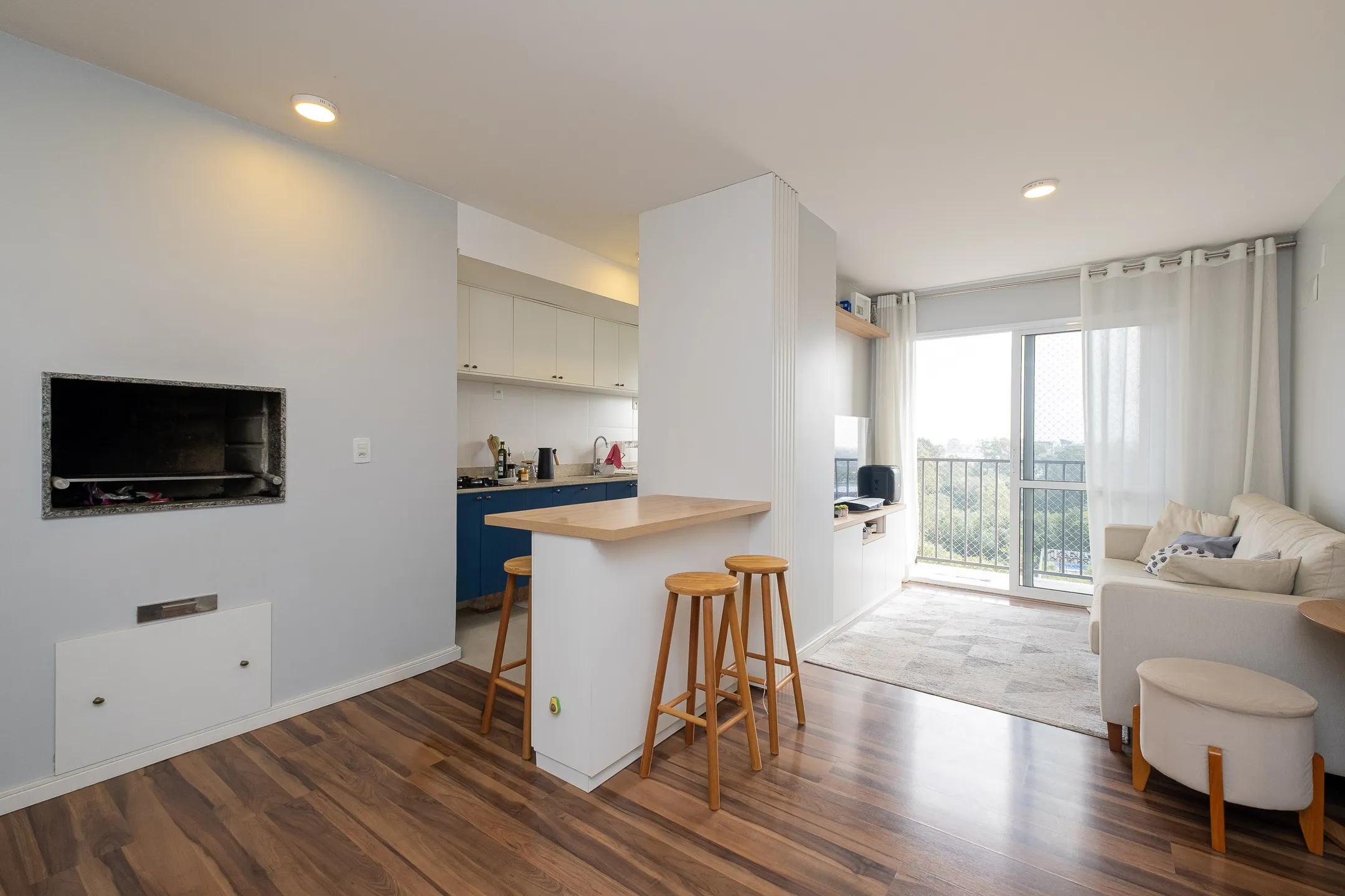 Apartamento à venda no Acqua Residence Club, Três Vendas - 65 m², 2 quartos (sendo 1 suíte), móveis planejados e face norte.