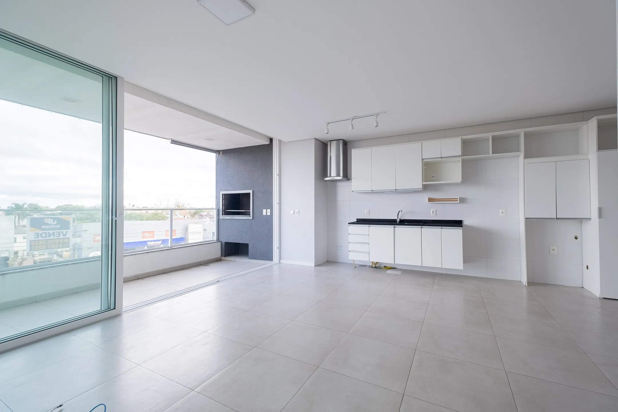 Apartamento à venda no Residencial Vasco da Gama, Areal - 87 m², 2 quartos, ampla sacada com churrasqueira e vaga coberta.