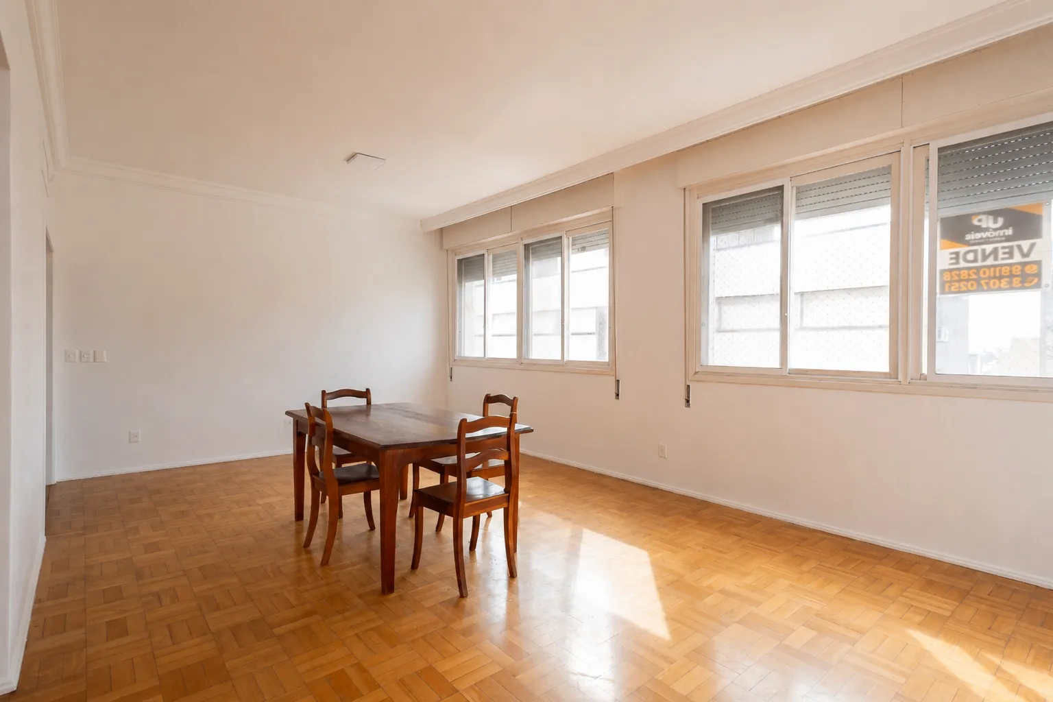 Apartamento à venda no Ed. Minuano, Centro - 177m², 3 quartos (1 deles suíte), andar alto e próximo a Praça Coronel Pedro Osório.