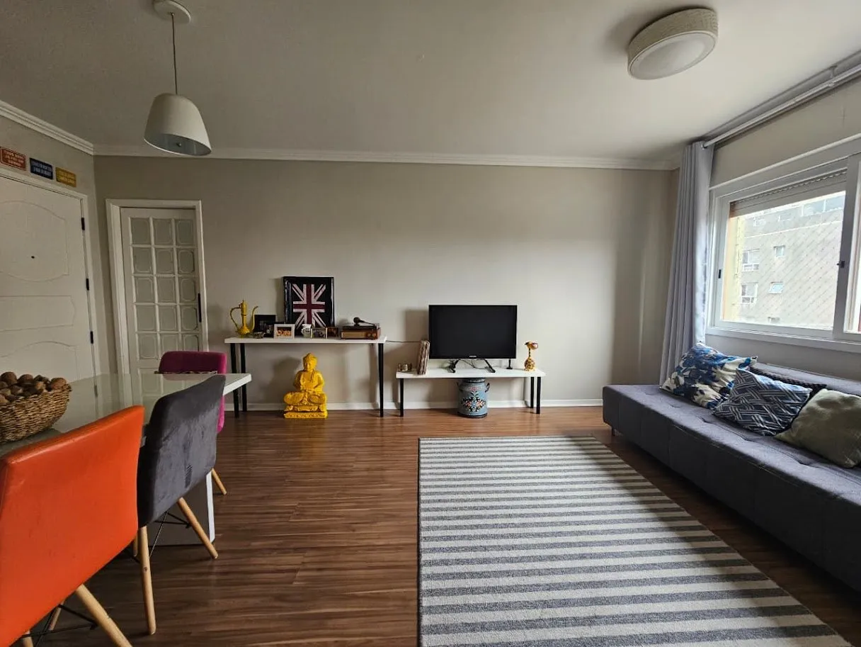 Apartamento reformado à venda no Ed. Barão Torre, Centro - 125 m², 3 quartos, último andar e a 1 quadra da Dom Joaquim.