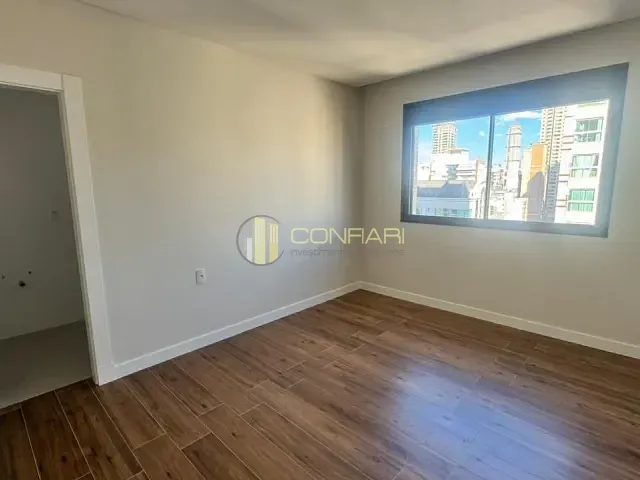 Apartamento 4 quartos e 5 banheiros, à venda, no bairro meia praia em Itapema