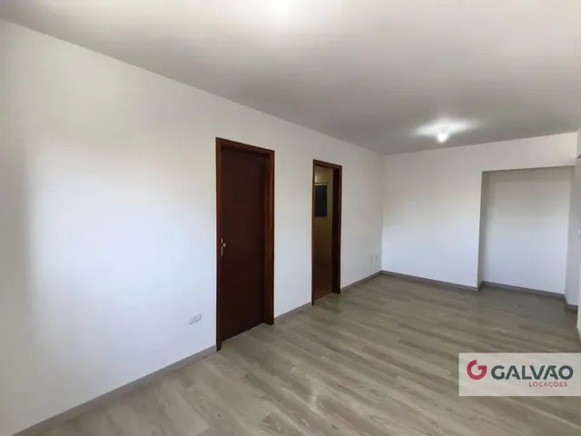 Apartamento 1 quarto e 1 banheiro, para alugar, no bairro Centro em Curitiba