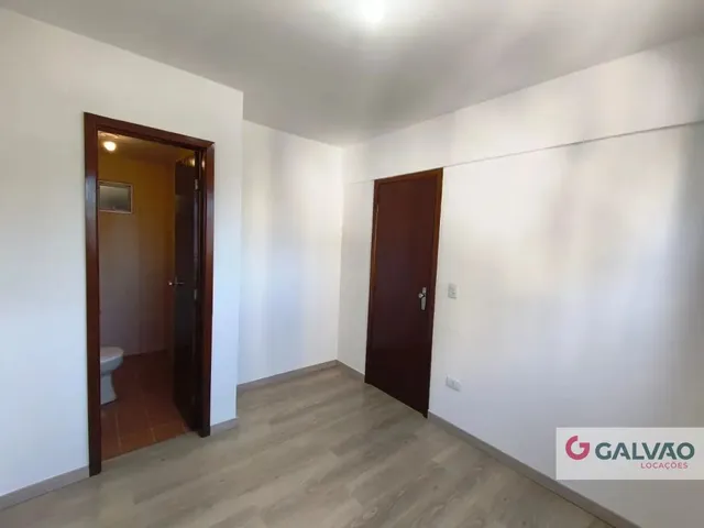 Apartamento 1 quarto e 1 banheiro, para alugar, no bairro Centro em Curitiba