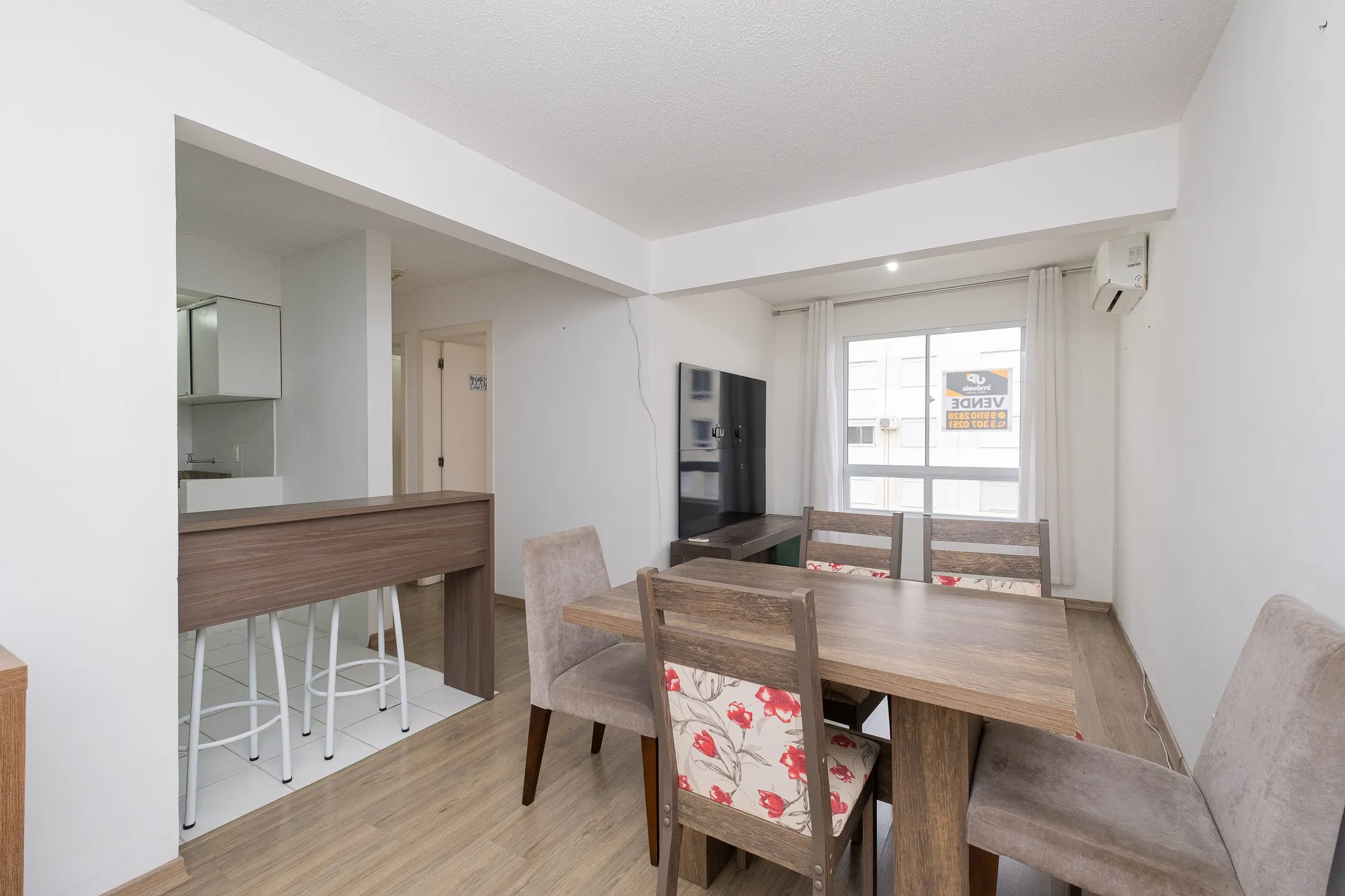 Apartamento à venda no Parque Central, Centro - 53 m², 2 quartos, cozinha com armários e face norte.