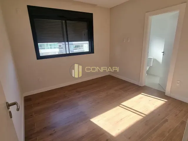 Apartamento 4 quartos e 5 banheiros, à venda, no bairro meia praia em Itapema