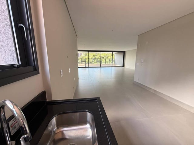 Apartamento com 450m² 4 quartos e 6 banheiros, à venda, no bairro Nova Prochet em Londrina
