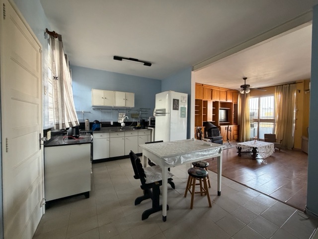 Apartamento com 270m² 3 quartos e 2 banheiros, à venda, no bairro Centro em Pelotas
