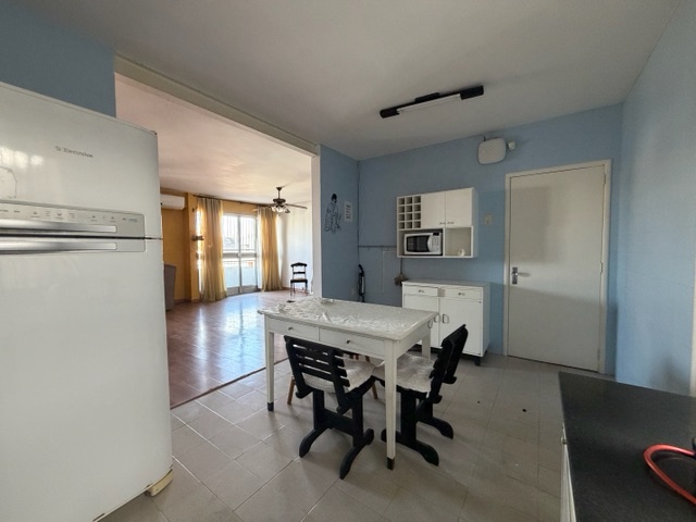 Apartamento com 270m² 3 quartos e 2 banheiros, à venda, no bairro Centro em Pelotas