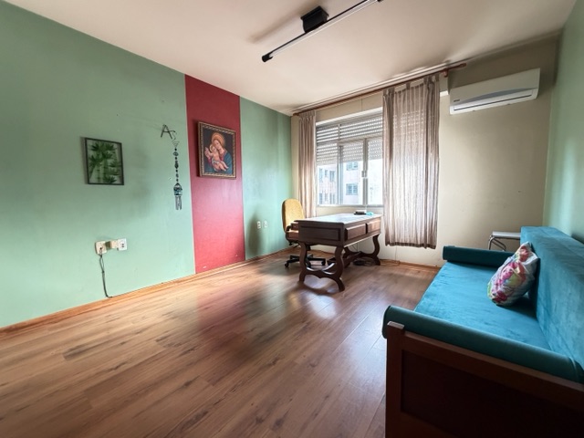 Apartamento com 270m² 3 quartos e 2 banheiros, à venda, no bairro Centro em Pelotas