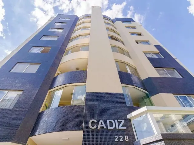 Apartamento 3 quartos e 2 banheiros, para alugar, no bairro Vila Izabel em Curitiba