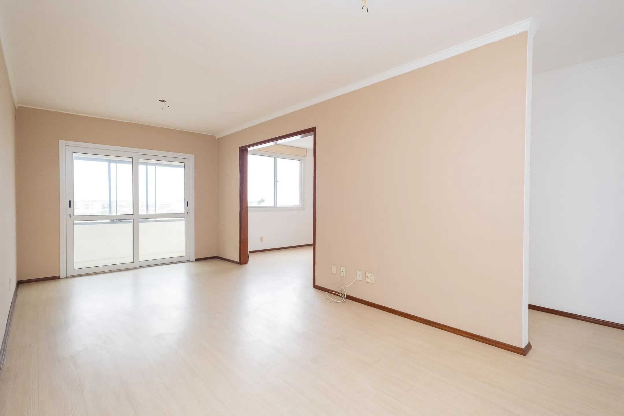 Apartamento à venda no Edifício Alexandria, Centro - 157 m², 3 quartos, andar alto com sacada fechada e vaga coberta.