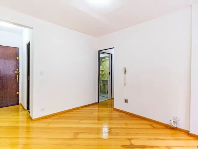 Apartamento 2 quartos e 1 banheiro, para alugar, no bairro Água Verde em Curitiba
