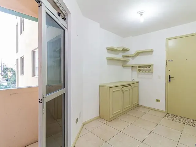 Apartamento 1 quarto e 1 banheiro, para alugar, no bairro Cristo Rei em Curitiba