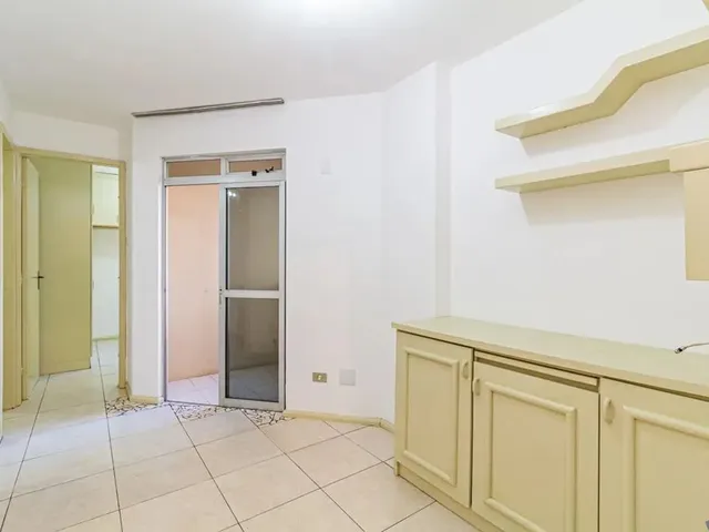 Apartamento 1 quarto e 1 banheiro, para alugar, no bairro Cristo Rei em Curitiba