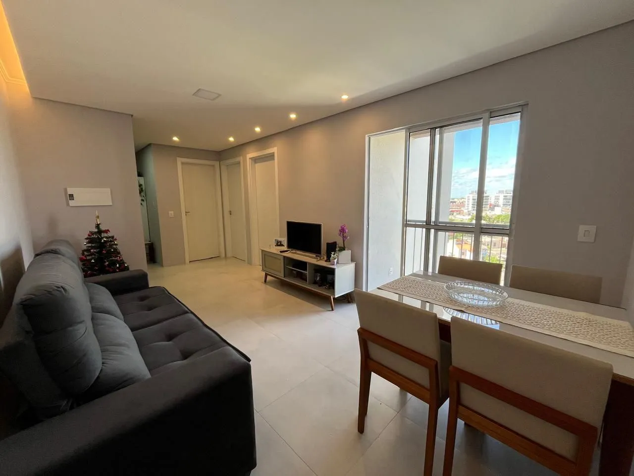 Apartamento à venda no Connect JK, Centro - 46 m², 2 quartos, andar alto e sacada com churrasqueira.
