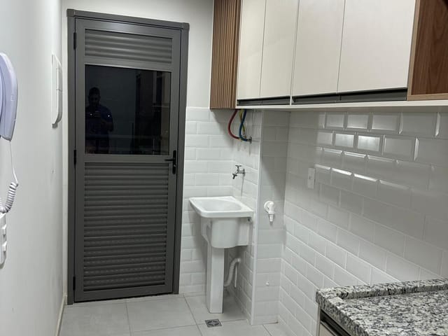 Apartamento com 85m² 2 quartos e 1 banheiro, para alugar, no bairro Gleba Palhano em Londrina