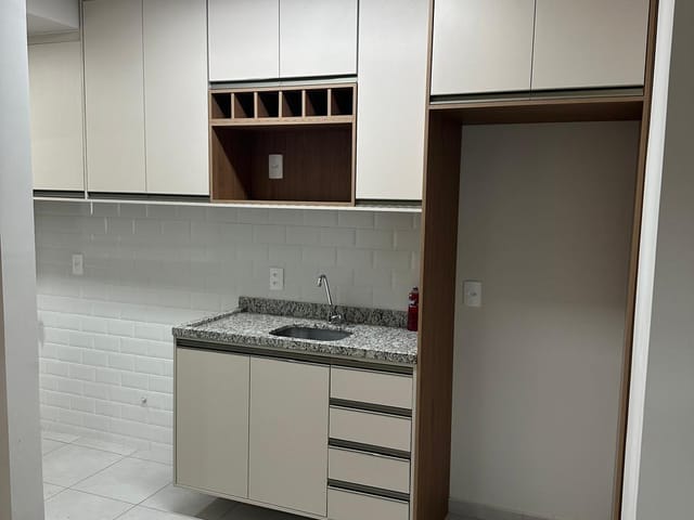 Apartamento com 85m² 2 quartos e 1 banheiro, para alugar, no bairro Gleba Palhano em Londrina