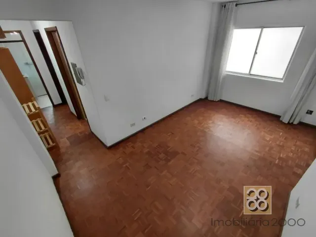 Apartamento 1 quarto e 1 banheiro, para alugar, no bairro Centro em Curitiba