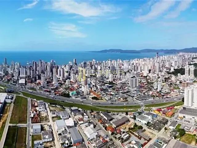 Apartamento 3 quartos e 3 banheiros, à venda, no bairro meia praia em Itapema