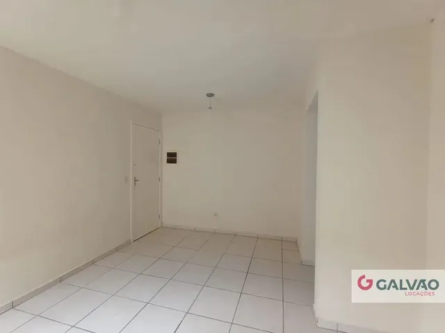 Apartamento 2 quartos e 1 banheiro, para alugar, no bairro Santa Cândida em Curitiba