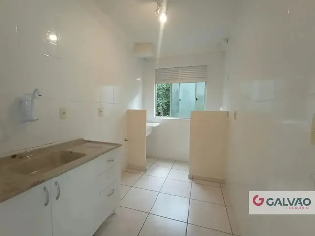 Apartamento 2 quartos e 1 banheiro, para alugar, no bairro Santa Cândida em Curitiba