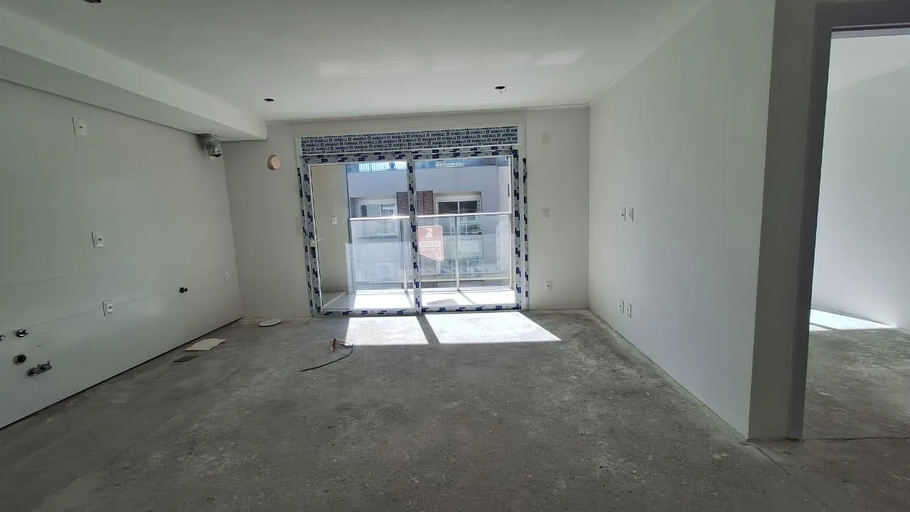 Apartamento à venda no Amália, Zona Norte de Pelotas - 62 m², 2 quartos (sendo 1 suíte), sacada com churrasqueira, automação inteligente e 2 vagas de garagem.